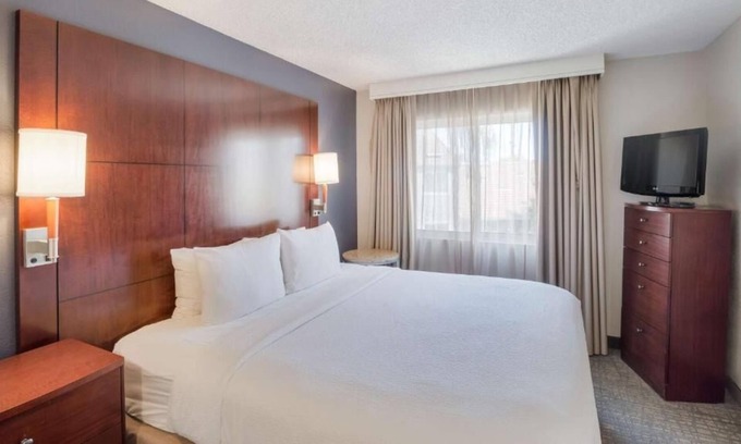 Downtown Village Casa | Life is Better at the Beach! Spacious Accommodation, Outdoor Pool, Pets Allowed!