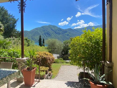 Tremezzo Apartamento | Life is Good - Front Lake Apartment in Villa