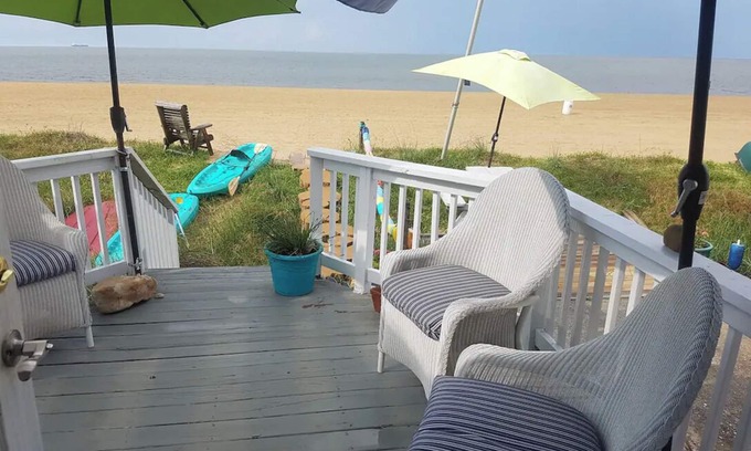 Norfolk Casa | LIFE ON A SANDBAR! Stay in the Pink House
