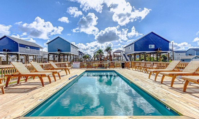 Port Bolivar Casa | Life's A Beach - a 2 bedroom plus a loft, 2 bath home that sleeps 8.