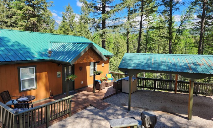 Kalispell Cabina | ¡La vida es un retiro de osos, la cabaña más acogedora!
