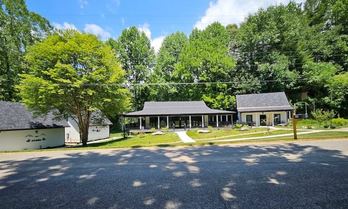 Brevard Villa | Life's Good Retreat!
