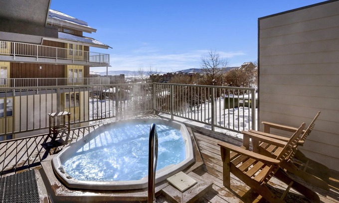 Steamboat Springs Condominio | Lift Tickets Heart Of The Base with Private Deck & Fireplace