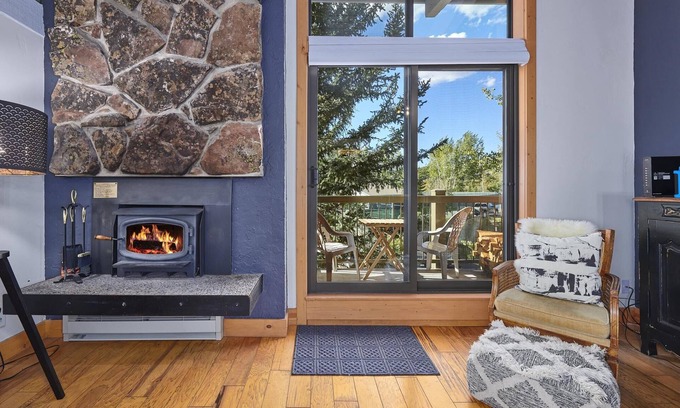 Steamboat Springs Condominio | Lift Tickets Ski-in-out Mnt Side Wifi, Fireplace, Clubhousewinter Shuttle