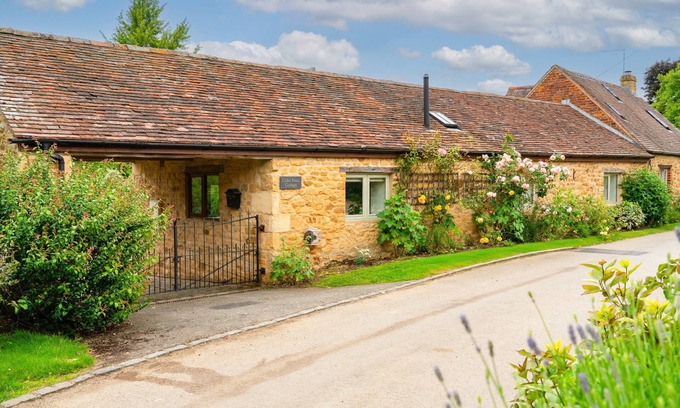 Ilmington Cabaña | Light and airy dog friendly barn conversion - Cider Press Cottage