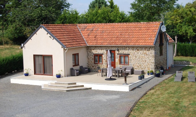Chalandrey Casa | Light and airy bungalow with large terrace & heated outdoor pool