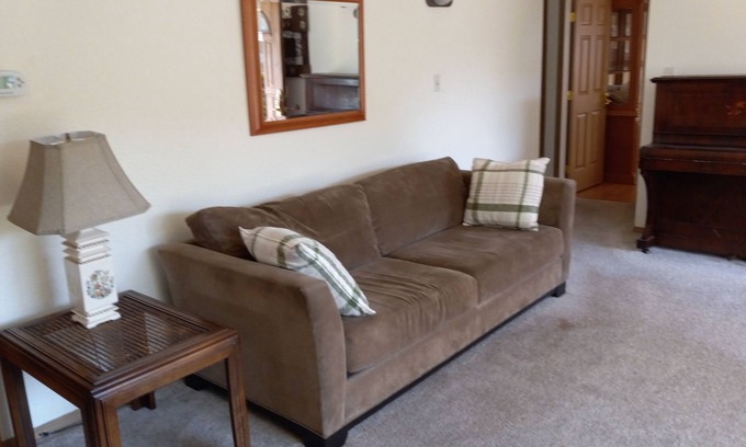 Delridge Casa | Light and Airy Ranch House. Detached 3 Bedroom with Fireplace