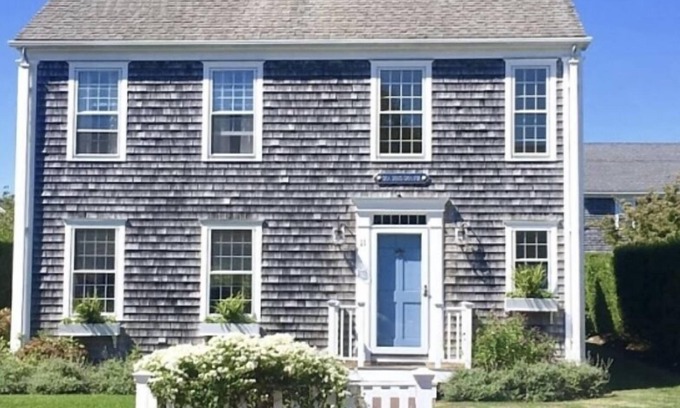 Nantucket Casa | Light and bright 4 bedroom home in the family friendly neighborhood of Naushop.