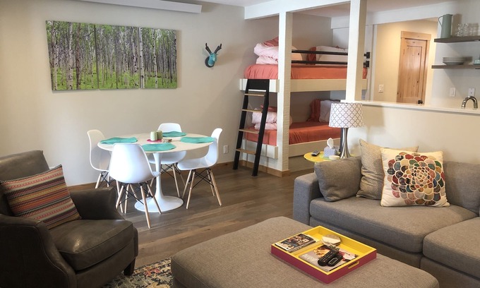Moose Wilson Road Condominio | Recién remodelado! Gema de álamos ligeros y brillantes!