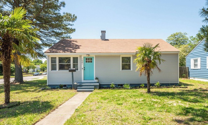 Bayview Casa | Light and bright beach house, one block from the bay!