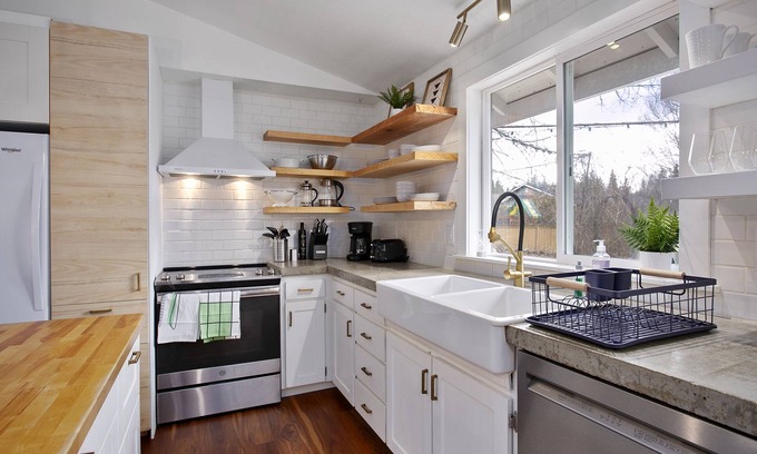 Bellingham Casa | Light & bright 3-bedroom family home on quiet culdesac close to lake and trails