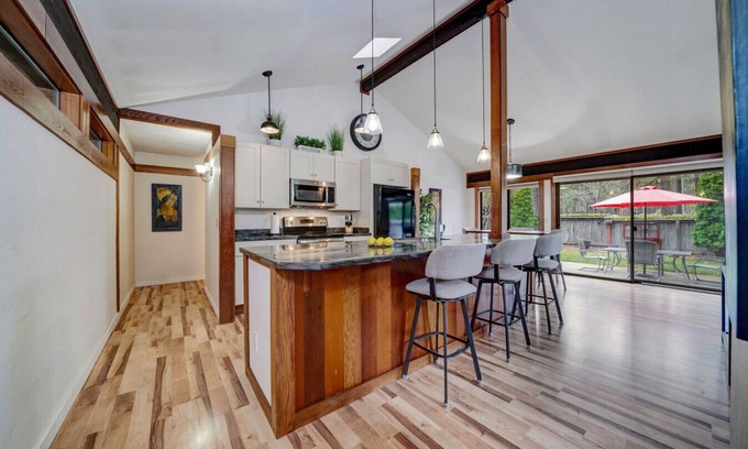 Graeagle Condominio | Light, Bright & Beautifully Updated in Graeagle Meadows