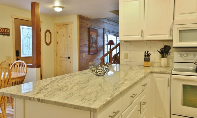 Overlook Park Casa | 8 Ocio - Hogar luminoso y luminoso - Área tranquila, cocina y baños remodelados, pases SHARC