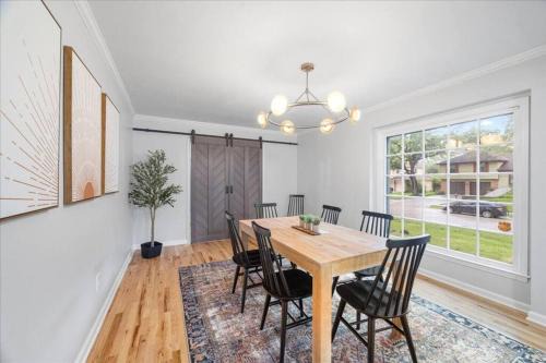Overland Park Casa | Light Bright OP Remodeled Home 4BD 2BTH
