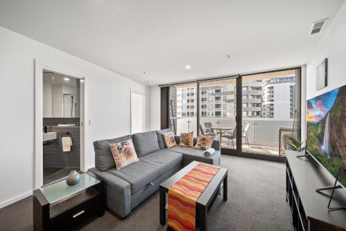 Gungahlin Apartamento | Light-Filled 1-Bed Apartment with Pool & Gym