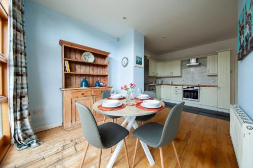 Baldoyle Apartamento | Light Filled 2BD Home with Sea Views Baldoyle