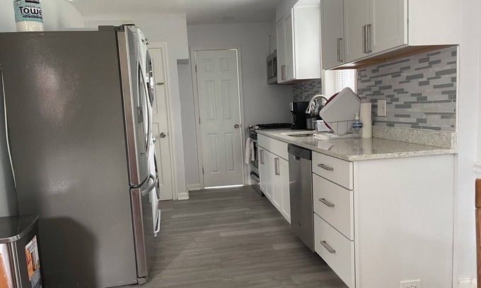 Chillum Casa | Light filled 3-bedroom house in Hyattsville MD , DC boarder with AC, WiFi