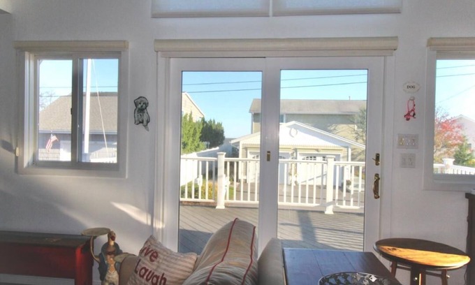 Westbrook Center Casa | Light filled Chalet Beach Home on Private Road to Association Beach