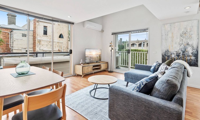 Williamstown Apartamento | Light-Filled Coastal Living - Walk Everywhere