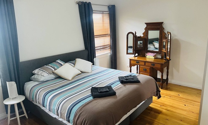 Mount Gambier Casa | Light-filled comfortable 3 B/R 2 bathroom family home. Dogs by negotiation .