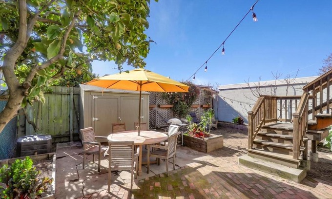 Paradise Park Apartamento | Light filled Condo 3 Bedrm with enclosed sunny backyard