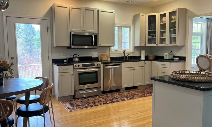 West Stockbridge Casa | Light-filled family home. Book now for the summer!
