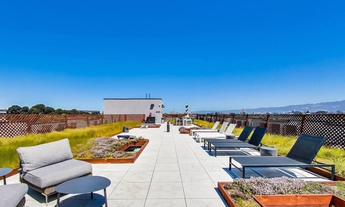 Clawson Apartamento | Light-Filled Open One-Bedroom in West Oakland