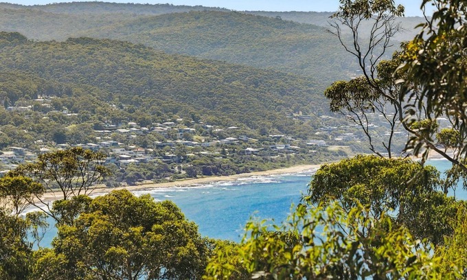 Lorne Casa | Light House - A tranquil retreat harmonizing with nature.