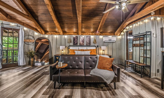 Townsend Cabina | Light'n Bug Bungalow