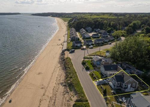 Wellfleet Casa | Light on the Mayo Beach