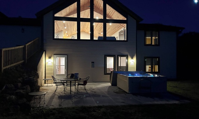 Galena Casa | Lighted Hot Tub w/Beautiful Sunset & 4 BD/2.5 Baths and very close to town.
