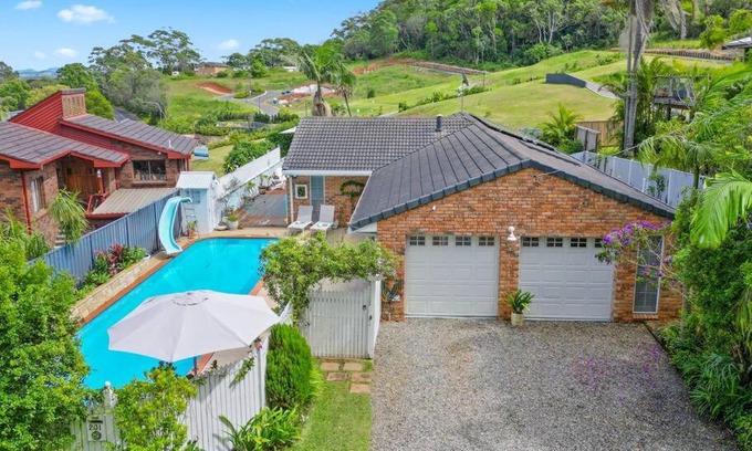 Port Macquarie Casa | Lighthouse Vaccay - family beach house with pool