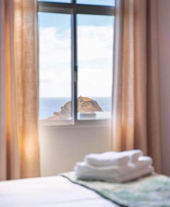 Porto Moniz Villa | Lighthouse view- POOL VILLA
