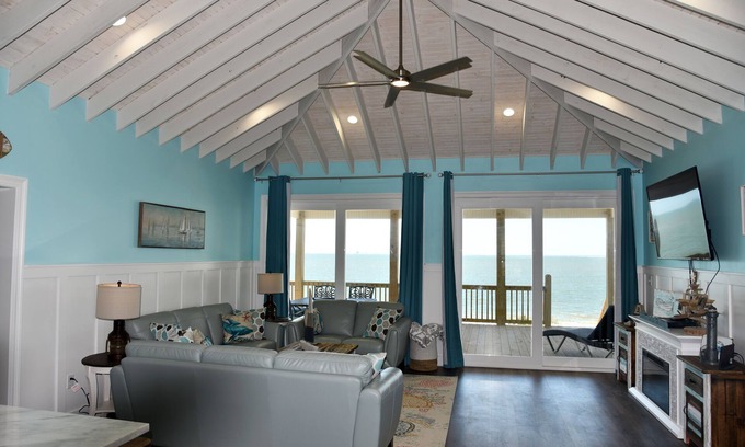 Audubon Place Casa | Lighthouse View | Beachfront Bliss. Bring the Whole Family (Pets Too)