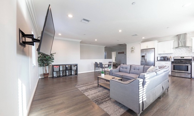 View Park-Windsor Hills Casa | Lightning Wi-Fi+Memory Foam Beds-WFH & Relax in LA