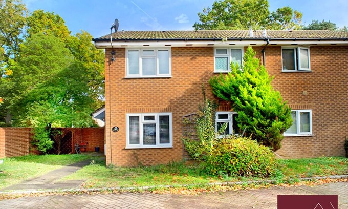 Lightwater Casa | Lightwater - 1 Bedroom Terrace House