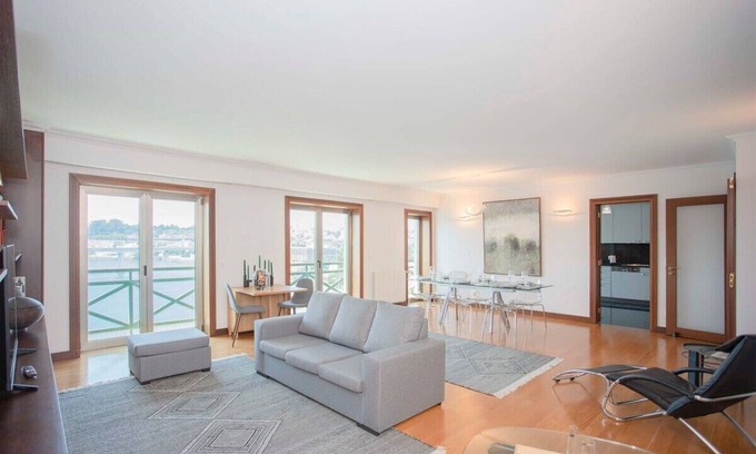 Oliveira do Douro Apartamento | Liiiving in Porto - Douro Riverside Apartment