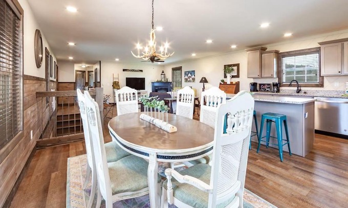 Wears Valley Casa | Like New Cabin - Indoor Pool - Theater - Game Rm - Views