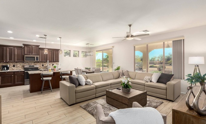 Pebblecreek Casa | Like NEW in Pebblecreek this Updated 2/2+Den is sure to please!
