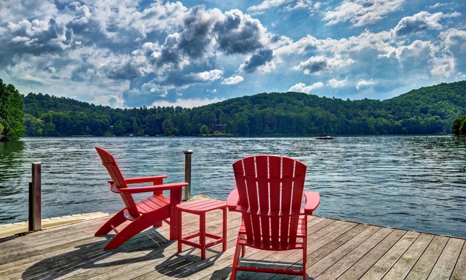 Cullowhee Casa | Like to sit back, relax & enjoy the lake? Come stay at Lakeside today!!