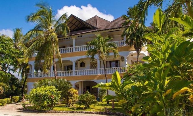 Galu Beach Villa | Likizo House