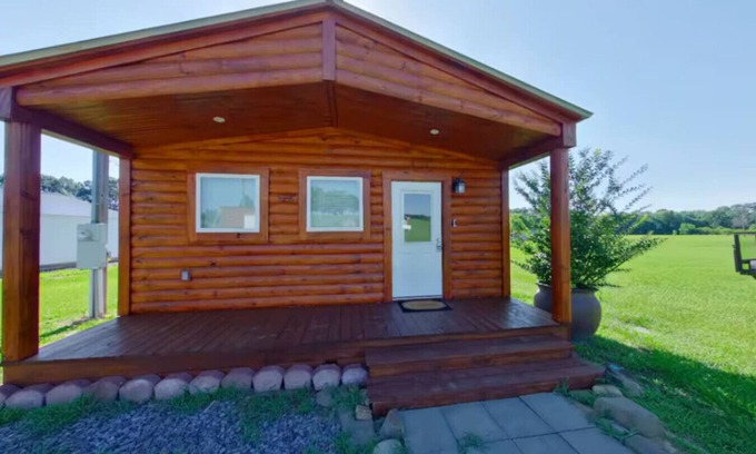 Caddo Gap Cabina | Lil Caddo Riverfront Cabin