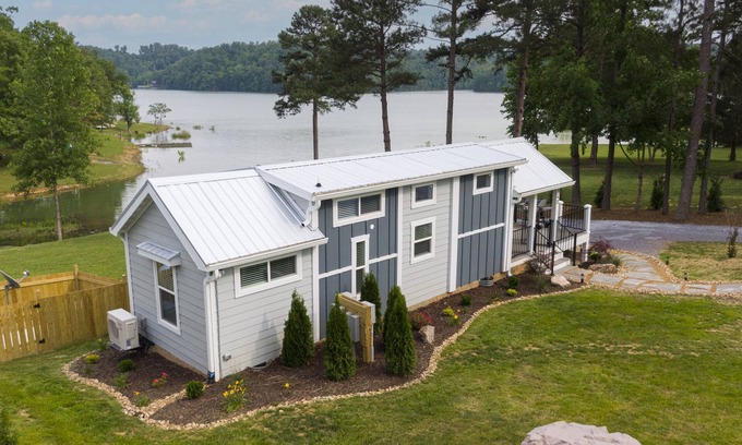 Sevierville Cabaña | Lil Lake House! Modern Tiny Home!