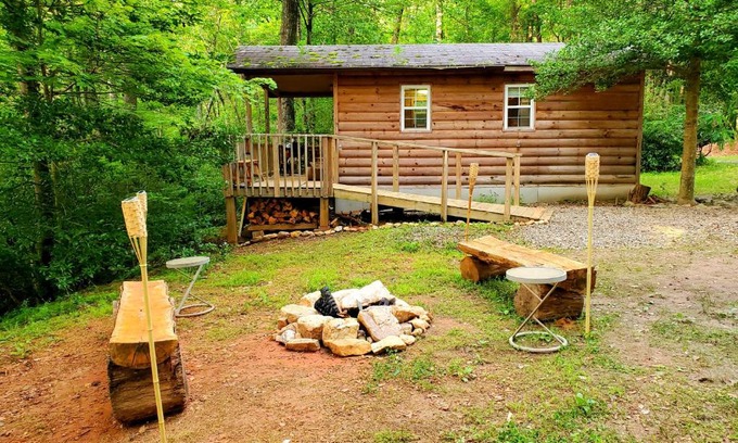 Helen Casa | Lil' Log at Hearthstone Cabins and Camping - Pet Friendly