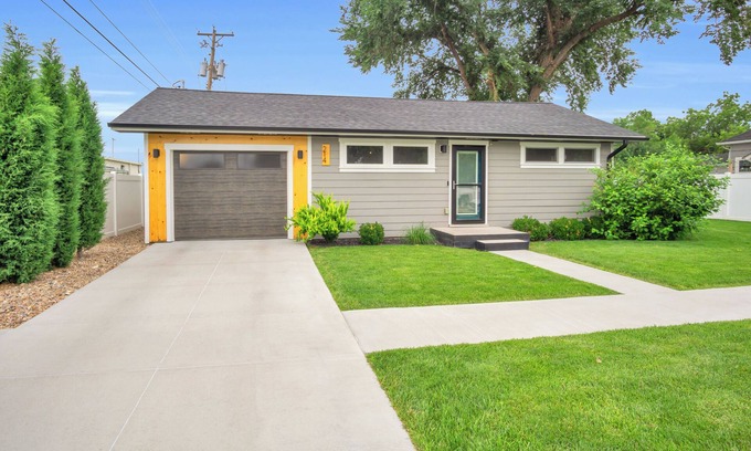Kearney Casa | Lil Scandi ~ A Charming 2-bedroom, 2-bathroom Scandinavian designed bungalow