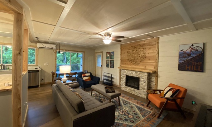 Bella Vista Casa | Lil Sugar Cottage - Little Sugar / Tunnel Vision Trail Access - Cozy!