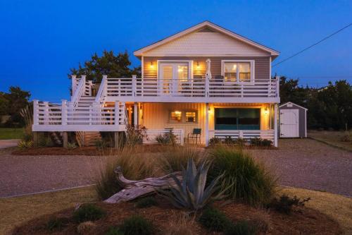 Topsail Beach Casa | Lil'TipSea on Topsail - Close to the sound and beach!