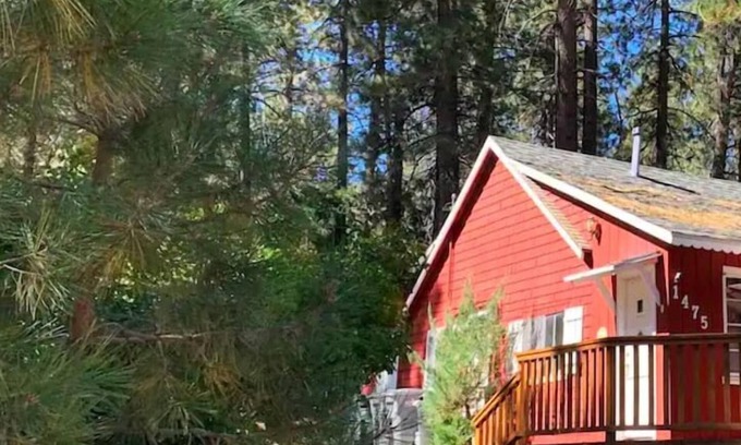 Wrightwood Cabaña | Lilac Cottage| Fireplace, Pet/Kid Friendly