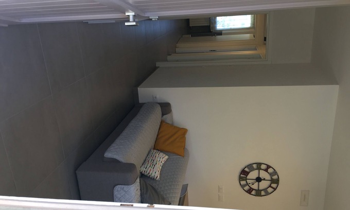 Marina di Massa Apartamento | Lilac ground floor apartment newly tastefully renovated