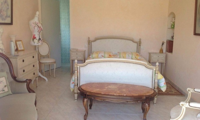 Saint Didier de la Tour Apartamento | Lilac room